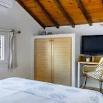 Avra - Island Living In *