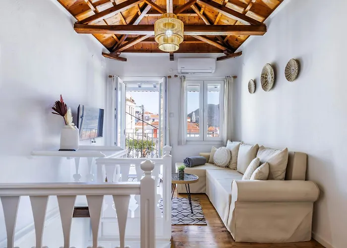 Avra - Island Living In Nyaraló